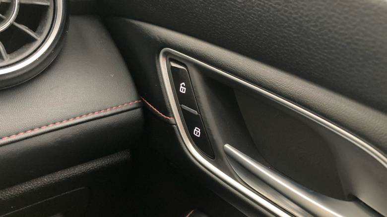 MG Hs 1.5 T-GDI Excite 5dr Petrol Hatchback